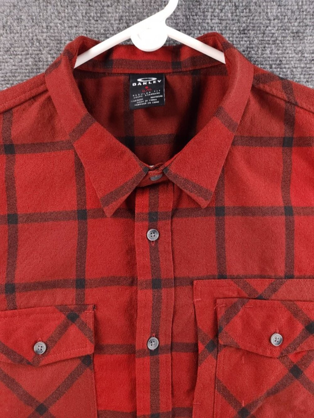 Oakley Outdoors Shirt Red Plaid Pockets Regular XL Long Sleeve Chest Logo Men